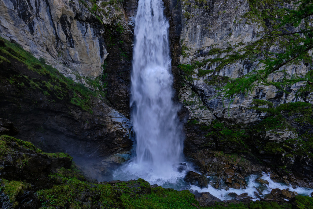 Blick auf den Gößnitz-Wasserfall | Heiligenblut, Austria - September 06, 2025: Blick auf den Gößnitz-Wasserfall, erreichbar über den Naturlehrweg Natura Mystica. - Realisiert mit Pictrs.com