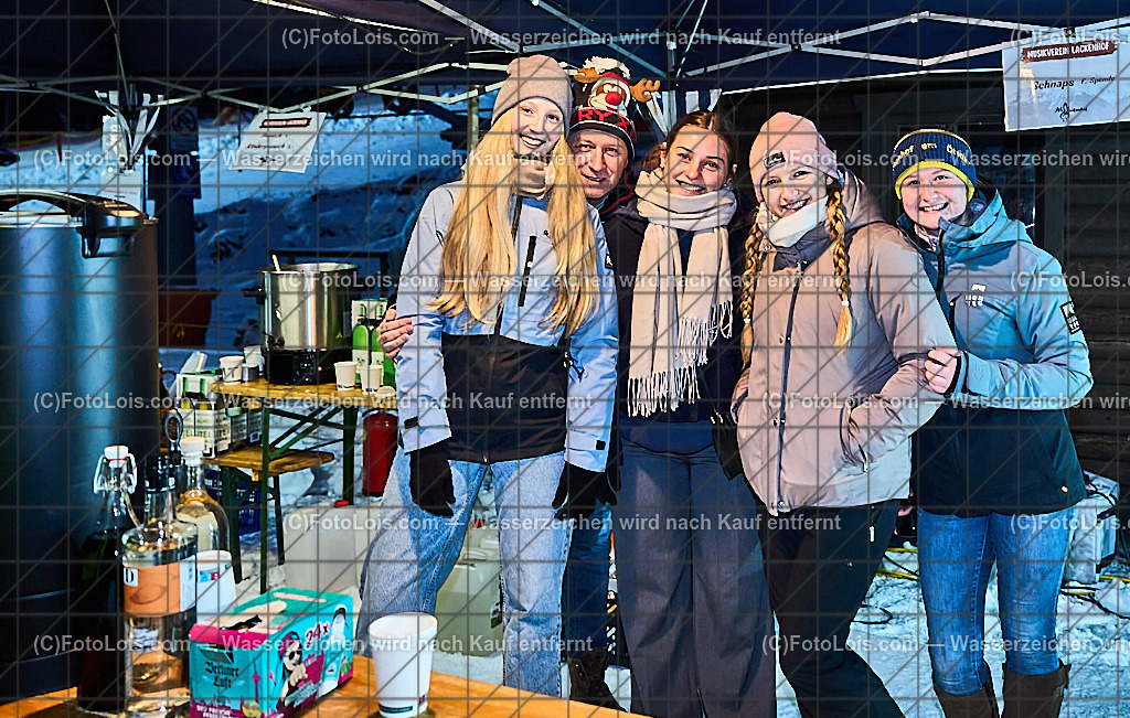 _ALP8135_NACHTderBALLONE_Lackenhof_Musikverein | ... mit dem Ballonsportclub Ötscherland aus Wieselburg, der Bergrettung Lackenhof mit einer Schauübung, der Perchtengruppe 'Gaminger Ötscherteufeln' und dem Musikverein Lackenhof, So 28. Dezember 2025.          Auch der Musikverein zeigte sich neben den musikalischen Klängen während der Ballonshow mit warmen Getränken und flüssigen Köstlichkeiten zum Anwärmen sehr hilfreich.