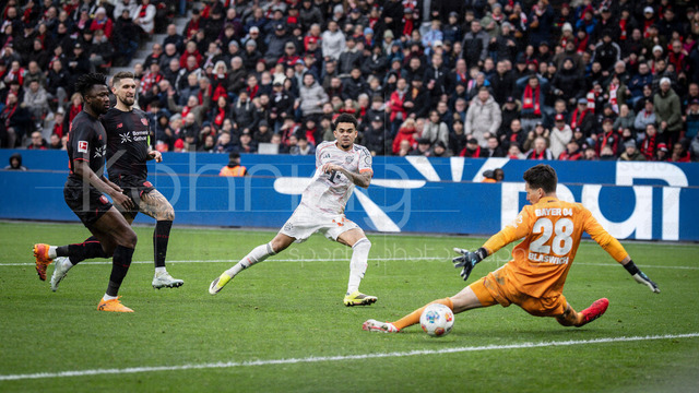 German Bundesliga, Bayer 04 Leverkusen vs. FC Bayern München, 14.03.2026 | LEVERKUSEN, GERMANY - MARCH 14:  Luis Diaz (FC Bayern Muenchen, 14) scores to 1:1 during the German Bundesliga match on gameday 26 between Bayer 04 Leverkusen vs. FC Bayern München at BayArena on March 14, 2026 in Leverkusen, Germany. DFL REGULATIONS PROHIBIT ANY USE OF PHOTOGRAPHS AS IMAGE SEQUENCES AND/OR QUASI-VIDEO.