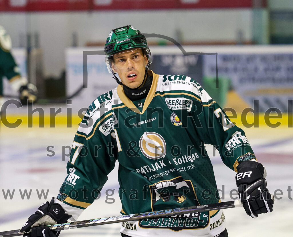 2025-09-12_124_TSV_Erding_gegen_EV_Landshut | Erding, Deutschland, 12.09.2025:Eishockey, Oberliga Süd 2025 / 2026, Testspiel, TSV Erding gegen EV Landshut, Endergebnis: 4:6Mark Waldhausen (Erding Gladiators, #27)Foto: Christian Riedel / fotografie-riedel.net