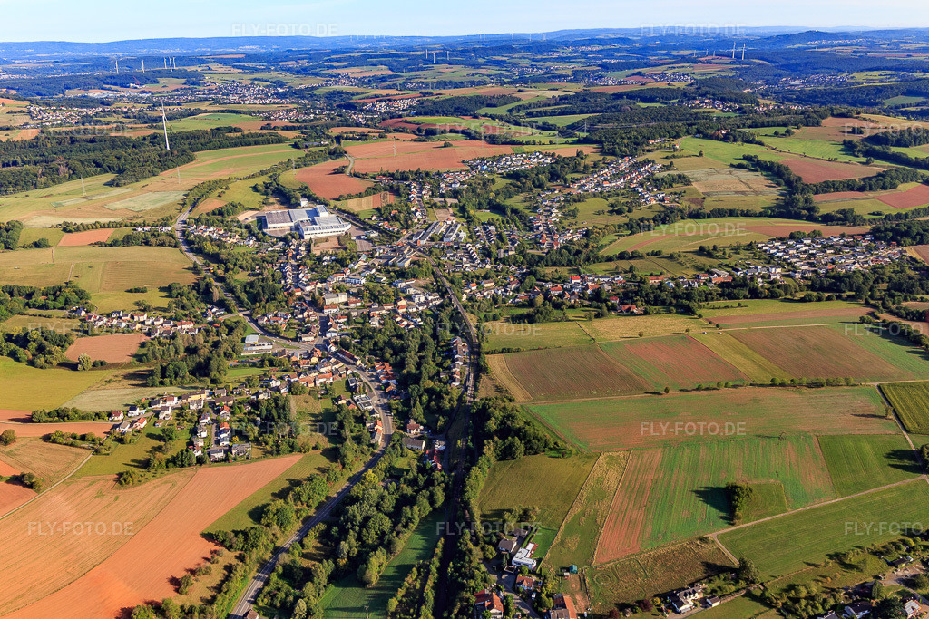 Luftbild: Ortsansicht von Süden im Ortsteil Eiweiler in Heusweiler im Bundesland Saarland in Deutschland. Foto: IMG_149874.jpg vom 07.09.2025 durch Werner Riehm/FLY-FOTO.de