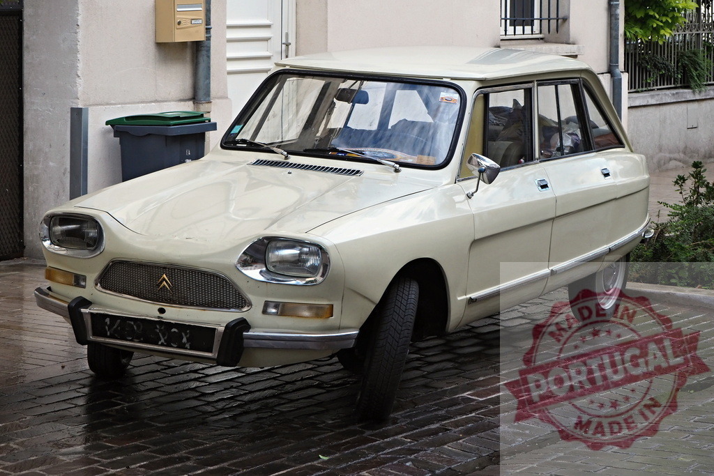 Citroën Ami classic french car parked on wet street | Citroën Ami vintage car parked on a cobblestone street in a European city - Realisiert mit Pictrs.com