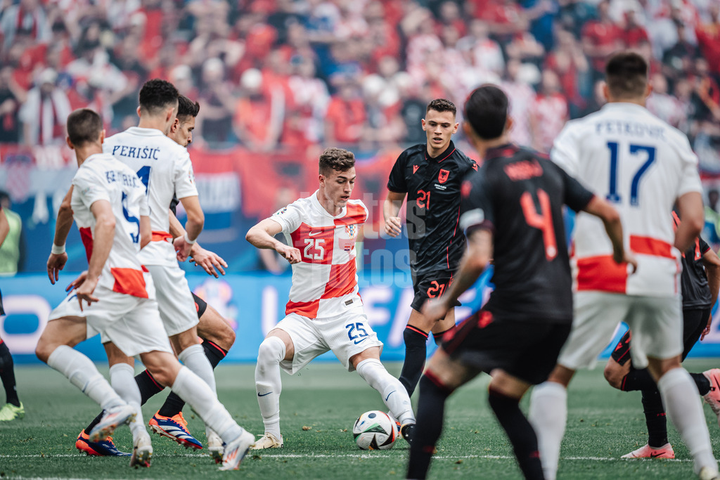 Fußball | Herren | UEFA-Fußball-Europameisterschaft 2024 | Gruppe B | Kroatien vs. Albanien | 19.06.2024 | Luka Susic (#25, Kroatien) am Ball