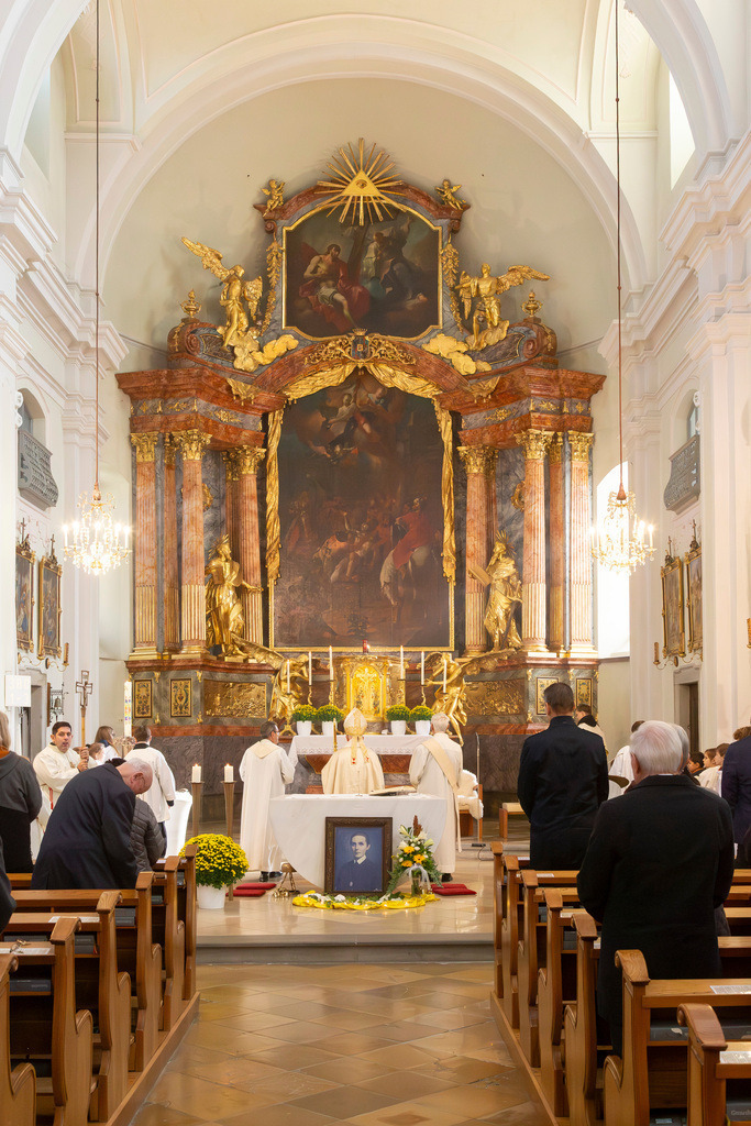 Festmesse-081 | Fotodoku der Festmesse anläßlich der Seligsprechung von Maria Theresia LEDOCHOWSKA 1975, zelebriert von Altbischof DDr. Klaus Küng und Pfarrer Mag. Zenon PAJAK in der Pfarrkirche Loosdorf. 