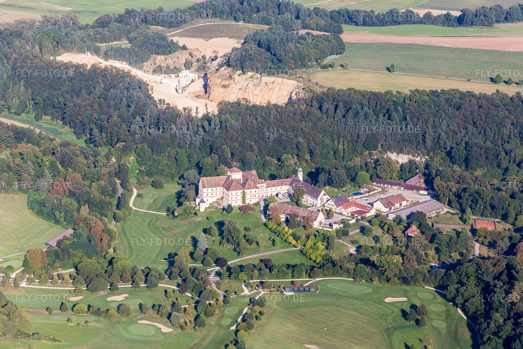 Luftbild: Gelände des Golfplatz Schloss Langenstein - Der Country Club im Ortsteil Orsingen in Orsingen-Nenzingen im Bundesland Baden-Württemberg in Deutschland. Foto: IMG_094261.jpg vom 27.08.2016 durch Werner Riehm/FLY-FOTO.de
