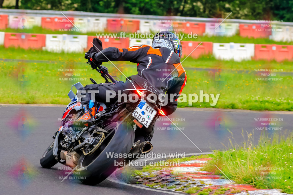VBK-6717 | Hier findet Ihr Bilder von Touristenfahrten auf der Nürburgring Nordschleife oder von anderen Veranstaltungen die ich besucht habe. Viel Spass beim Durch Schauen 