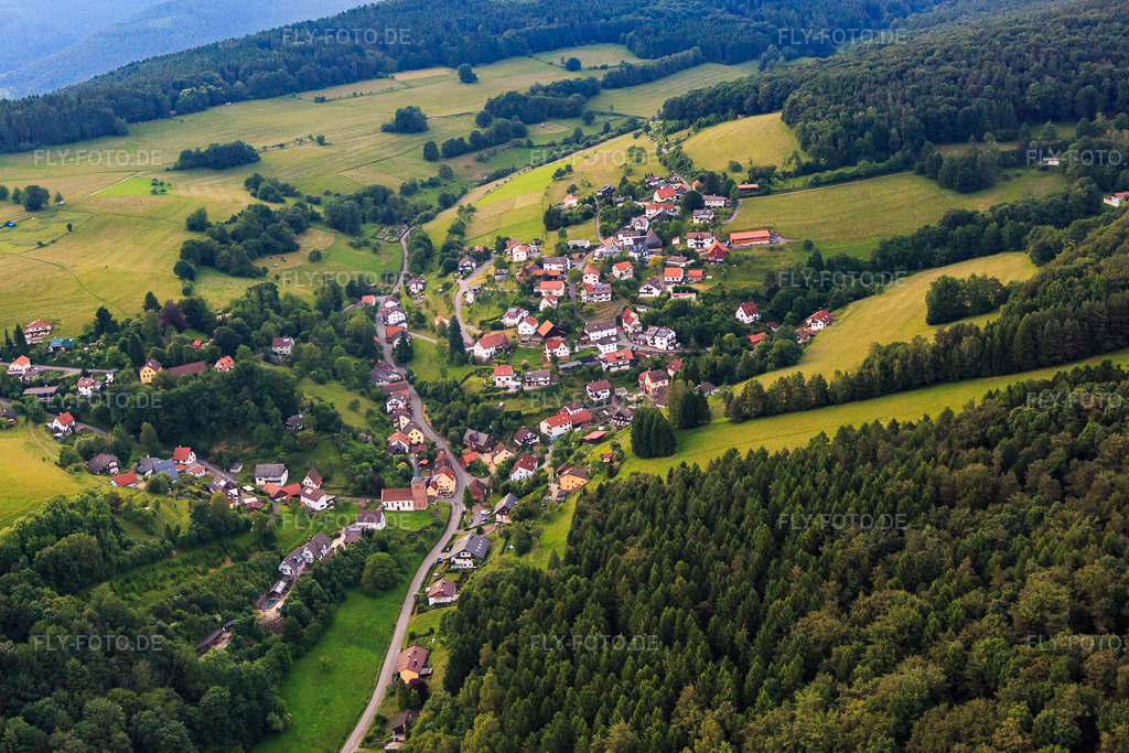 Luftbild: Dorfansicht im Odenwald aus Süden im Ortsteil Brombach in Eberbach im Bundesland Baden-Württemberg in Deutschland. Foto: IMG_089436.jpg vom 10.06.2016 durch Werner Riehm/FLY-FOTO.de