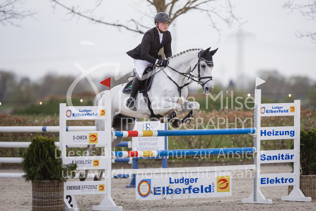 230426_HofSosath_Stil-M-641 | Deine schönsten Turniermomente als professionelle Fotos! Entdecke hochwertige Pferdesport-Fotografie im Online-Shop. Jetzt Fotos finden & bestellen!