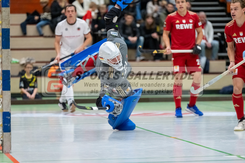 HK_20241214_100368 | 1. Bundesliga Halle Herren Crefelder HTC - Rot-Weiss Köln am 14.12.2024 Halle Glockenpitz, Krefeld , Jean Danneberg ( Torwart Rot-Weiss Köln #74 )