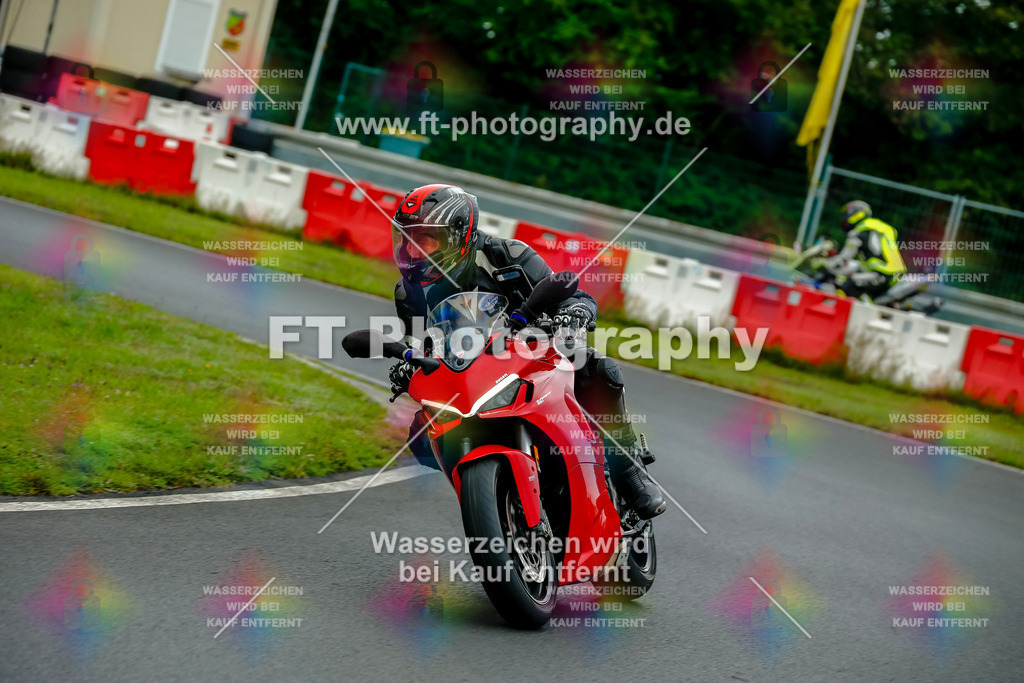 VBK-3553 | Hier findet Ihr Bilder von Touristenfahrten auf der Nürburgring Nordschleife oder von anderen Veranstaltungen die ich besucht habe. Viel Spass beim Durch Schauen 