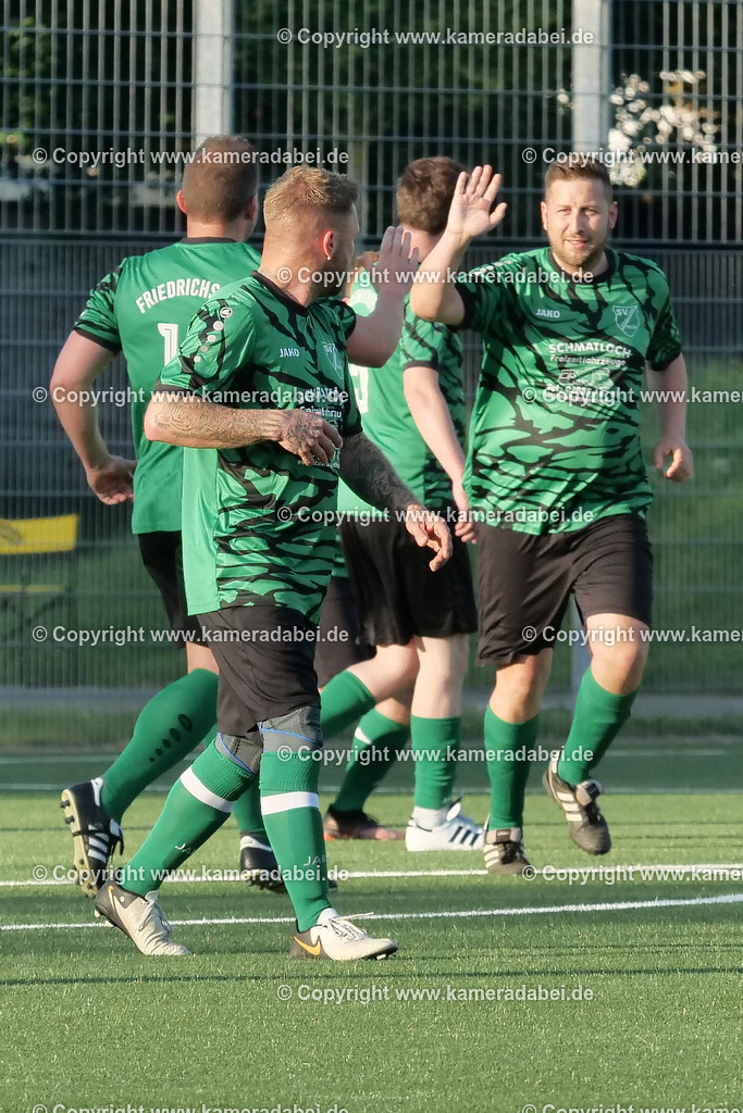 Fußball Kreispokal 25/26 Ü 32 : Spiel um Platz 3 : SV 08/29 Friedrichsfeld - SV Ringenberg AH  2 : 1 | Fußball Kreispokal 25/26 Ü 32 : Spiel um Platz 3 : SV 08/29 Friedrichsfeld - SV Ringenberg AH  2 : 1Spielort : Voerde Friedrichsfeld - Realisiert mit Pictrs.com