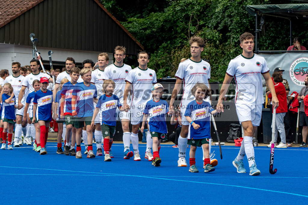 Final4_20250601-1332-HK108485 | Krefeld, Deutschland, 01.06.2025:  Feldhockey Final4 2025 – „Deutsche Feldhockey-Meisterschaften 2025“ Crefelder HTC - Rot-Weiss Köln (Finale Herren) im Gerd-Wellen-Hockeyanlage am 01.06.2025 in Krefeld, Deutschland. (Foto von Kramhöller/Fehrmann/Kaste)Krefeld, Germany, 01.06.2025: Feldhockey Final4 2025 – „Deutsche Feldhockey-Meisterschaften 2025“ Harvestehuder HTC - Düsseldorfer HC (Finale Damen) in Gerd-Wellen-Hockeyanlage at 01.06.2025 in Krefeld, Deutschland. (Foto from Kramhöller/Fehrmann/Kaste)