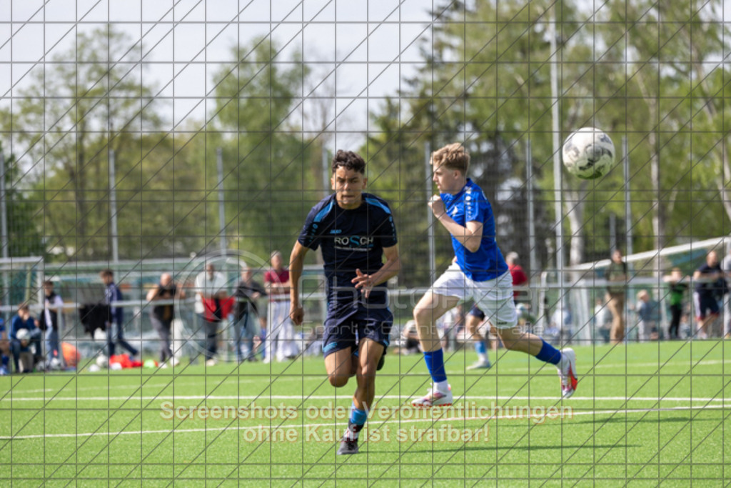 20250503_152439_0430 | #, 1.FC Eislingen (hellblau) vs. SGM TSG Zell-Hattenhofen-Holzmaden (dunkelblau), Jugend-Fussball, C-Junioren Landesstaffel Mitte, 18. Spieltag, Saison 20242025, Kunstrasenplatz, Haldenstraße 45, 73054 Eislingen, 03.05.2025 - 1500 Uhr,Foto: PhotoPeet-Sportfotografie/Peter Harich