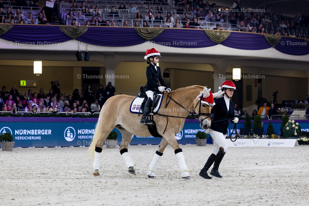 TH_158-LEBER Emma (GER)_ Spix_12893 | 158LEBER Emma (GER), Spix beim Festhallen Reitturnier Frankfurt 2023 am 16.12.23 in Frankfurt, Festhalle