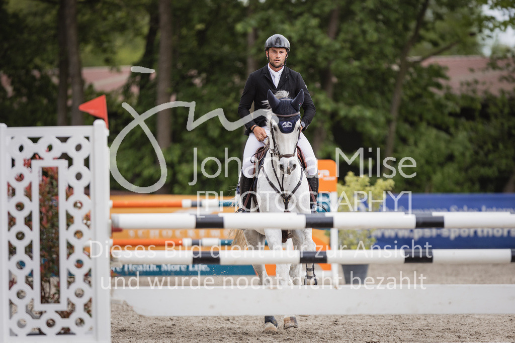 230516_Mühlen_05SprPf-L-550 | Deine schönsten Turniermomente als professionelle Fotos! Entdecke hochwertige Pferdesport-Fotografie im Online-Shop. Jetzt Fotos finden & bestellen!