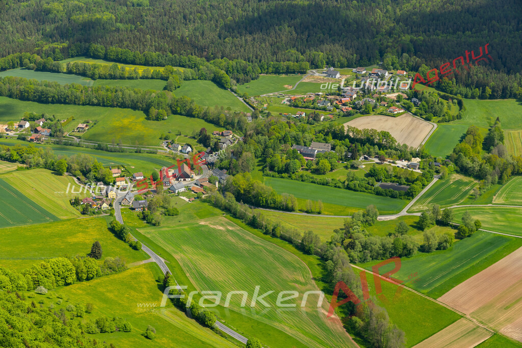 Aktuelles Luftbild von Neukirchen Lautertal - Die Luftaufnahme wurde 2022 mittels UL-Flugzeug erstellt ( keine Drohne ) - hochauflösende Kamera-Systeme von  Canon -Beste Qualität - Für grossformatige Ausdrucke geeignet. Die Geschenkidee !
