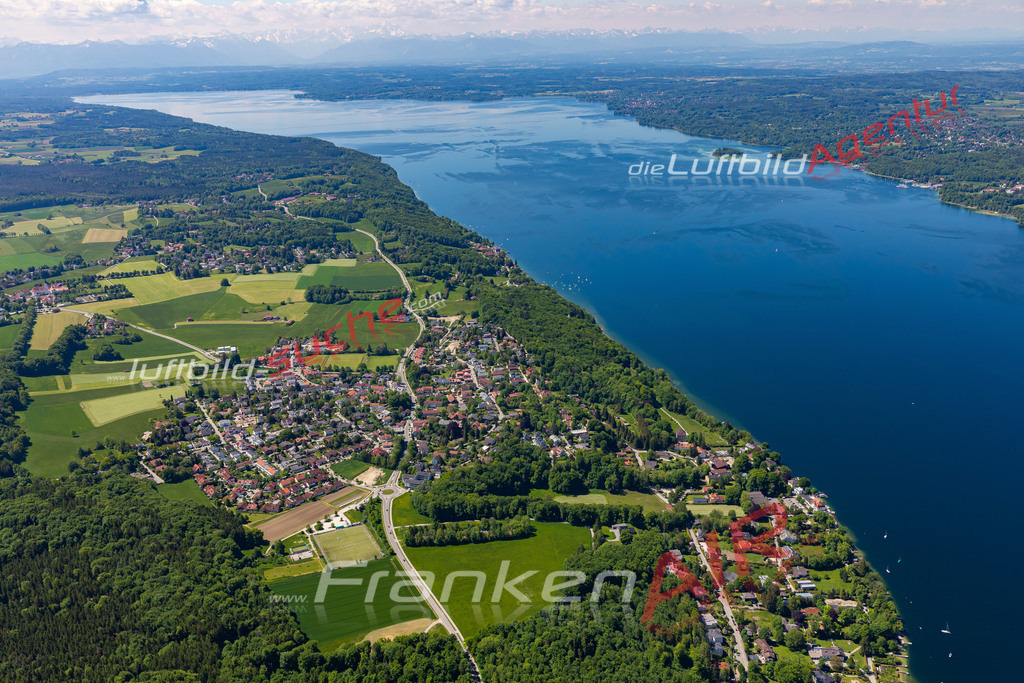 Aktuelles Luftbild von  Berg - Die Luftaufnahme wurde 2021 mittels UL-Flugzeug erstellt ( keine Drohne ) - hochauflösende Kamera-Systeme von  Canon -Beste Qualität - Für grossformatige Ausdrucke geeignet. Die Geschenkidee !