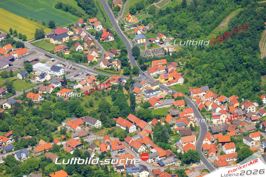 Die Luftaufnahme Zell - Knetzgau wurde vom UL-Flugzeug (keine Drohne) aus fotografiert.Hohe Druck- Auflösung-die Geschenkidee!