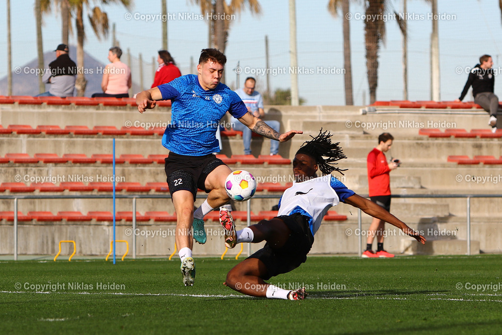 NH_HolsteinKiel_Trainingslager_Spanien2024_Training_03012024 | #22 Nicolai Remberg und #28 Aurel Wagbe (Holstein Kiel)

Training I Trainigslager Oliva Nova (Spanien) I 03.01.2024