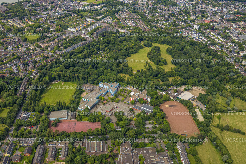 Duisburg240704357-Sued | Luftbild, Duisburg-Süd, Sekundarschule Am Biegerpark, Reinhard-und-Max-Mannesmann-Gymnasium, Sportanlage SV OG Duisburg Wanheim, Biegerpark und KGV Biegerhof, Huckingen, Duisburg, Ruhrgebiet, Nordrhein-Westfalen, Deutschland