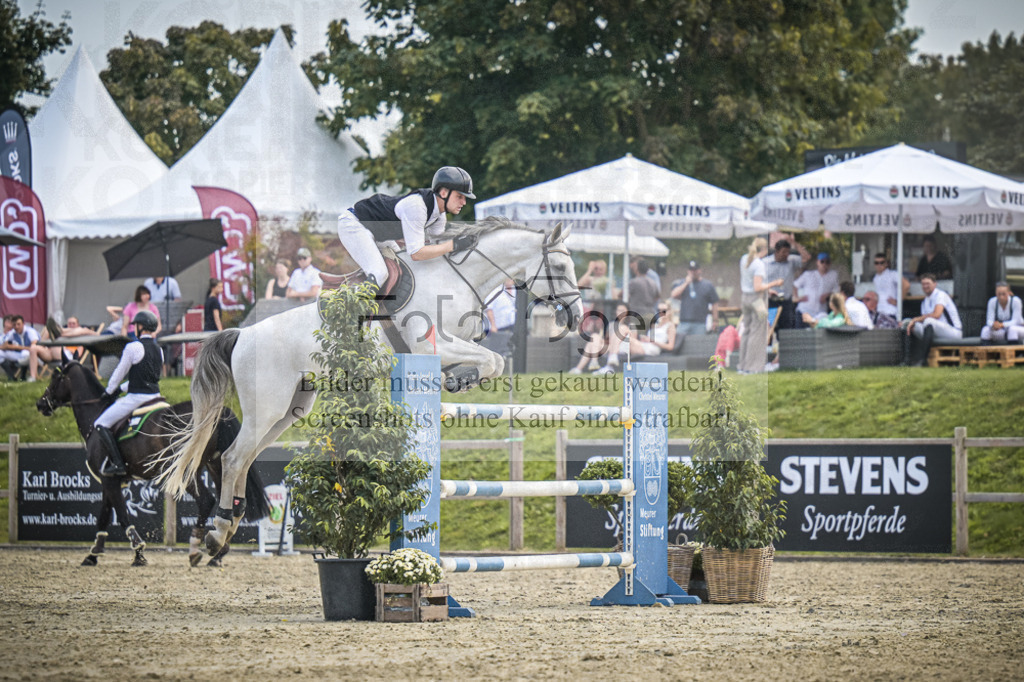 DOS_1027 | Entdecke hochwertige Reitturnierfotos von Foto Oger. Professionell, emotional und authentisch – jetzt Lieblingsmomente im Shop bestellen.Deutschlandweite Turnierfotografie. - Realisiert mit Pictrs.com