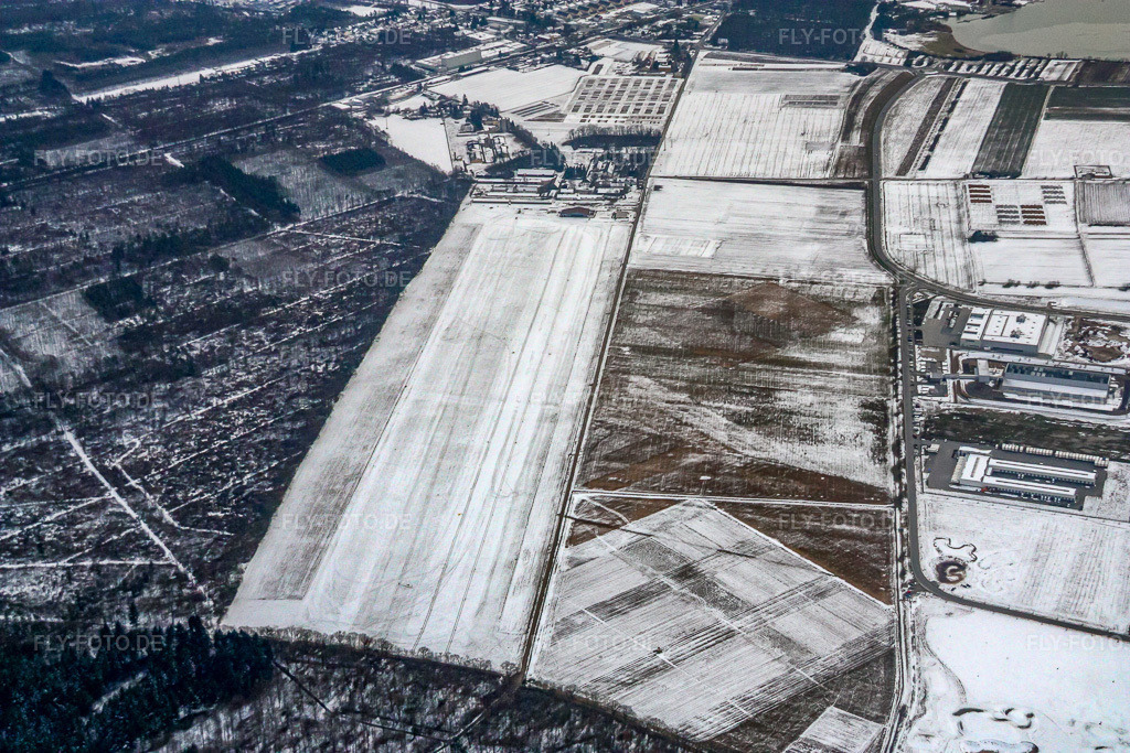 Luftbild: Winterlich schneebedeckte Segelflug- Gelände auf dem Flugplatz Rheinstetten im Ortsteil Silberstreifen in Rheinstetten im Bundesland Baden-Württemberg in Deutschland. Foto: IMG_16982.jpg vom 15.02.2009 durch Werner Riehm/FLY-FOTO.de