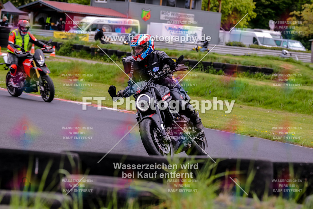MotoTeamVBK-20597 | Hier findet Ihr Bilder von Touristenfahrten auf der Nürburgring Nordschleife oder von anderen Veranstaltungen die ich besucht habe. Viel Spass beim Durch Schauen 