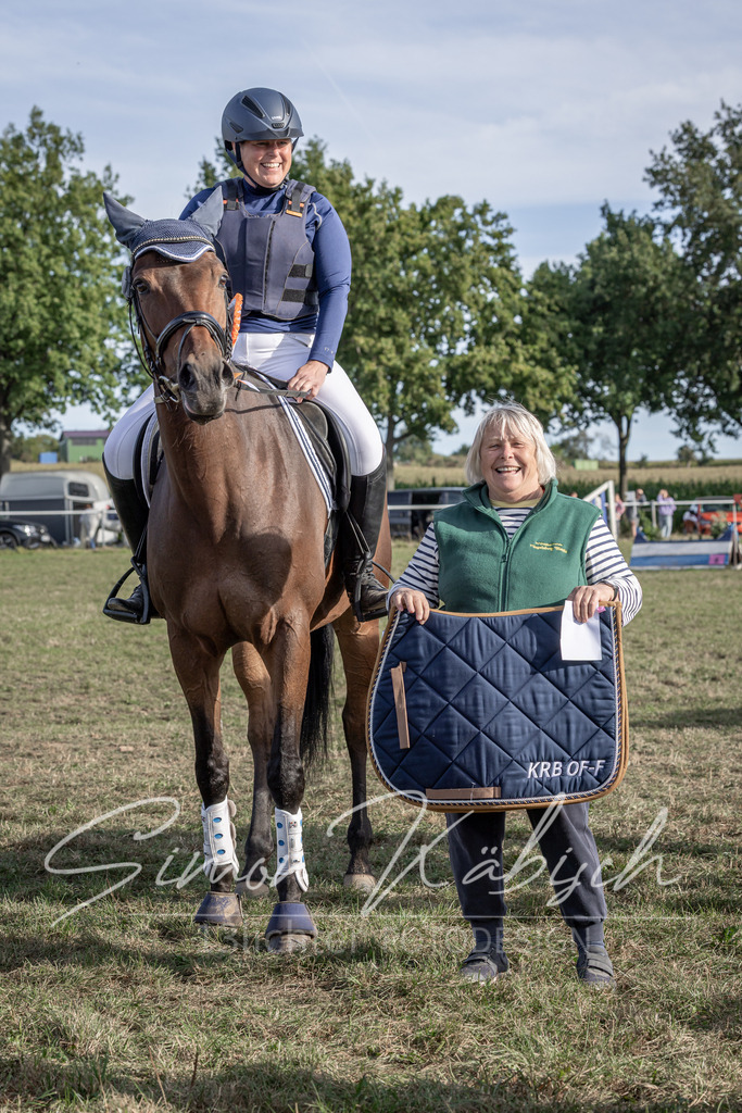20250907-_3LI8877 | Tierfotografie Pferde, Hunde, Katzen, Haustiere.
Turnierfotografie Reitturniere, Reiten, Springreiten, Dressur in Hanau, dem Main-Kinzig-Kreis und dem Rhein-Main- Gebiet um Frankfurt
