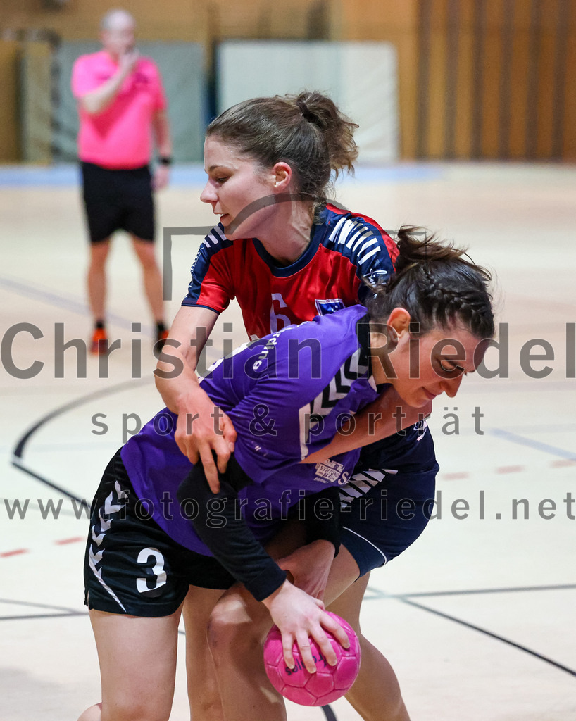 2022-11-19_054_SpVgg_Altenerding_gegen_HC_Donau-Paar | Erding, Deutschland, 19.11.2022:
Handball, Bezirksoberliga Frauen Altbayern 2022 / 2023, 5. Spieltag, SpVgg Altenerding gegen HC Donau/Paar, Endergebnis: 22:33

Katharina Künstner (SpVgg Altenerding, #3), Marion Hederer (HC Donau/Paar, #6)

Foto: Christian Riedel / fotografie-riedel.net