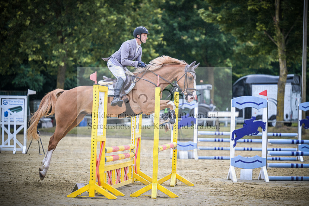 DOS_3315 | Entdecke hochwertige Reitturnierfotos von Foto Oger. Professionell, emotional und authentisch – jetzt Lieblingsmomente im Shop bestellen.Deutschlandweite Turnierfotografie. - Realisiert mit Pictrs.com