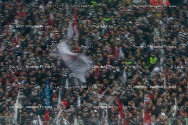 sgevstott_0623 | 04.10.2022 xjfx  Fussball Champions League Group D Eintracht Frankfurt - Tottenham Hotspur emspor,  v.l., Eintracht Frankfurt Fans,Stimmung, Schals, Trikots, Emotionen


(DFL/DFB REGULATIONS PROHIBIT ANY USE OF PHOTOGRAPHS as IMAGE SEQUENCES and/or QUASI-VIDEO) - Realisiert mit Pictrs.com