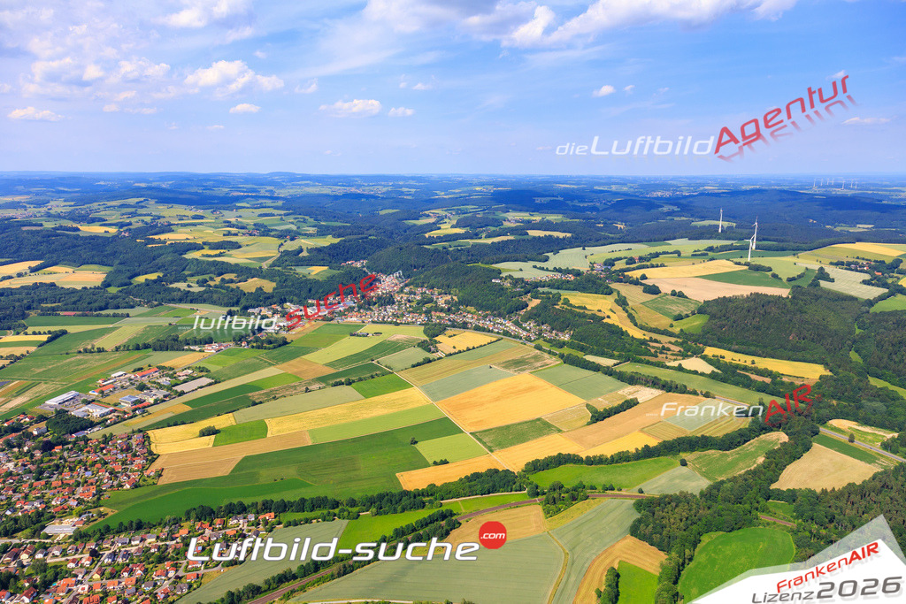 Die Luftaufnahme der Stadt Wirsberg wurde 2017 vom Flugzeug heraus erstellt ( keine Drohne )- hohe Auflösung für beste Qualität