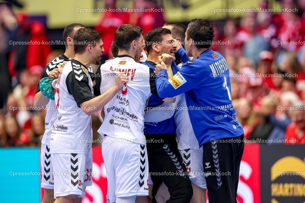 EHF20012601071 | 20.01.2026, Handball, Men's EHF EURO 2026, Nordmazedonien - Rumänien, Jyske Bank Boxen in Herning, Dänemark, Preliminary Round: Abschlussjubel nach dem Sieg von Nordmazedonien gegen Rumänien