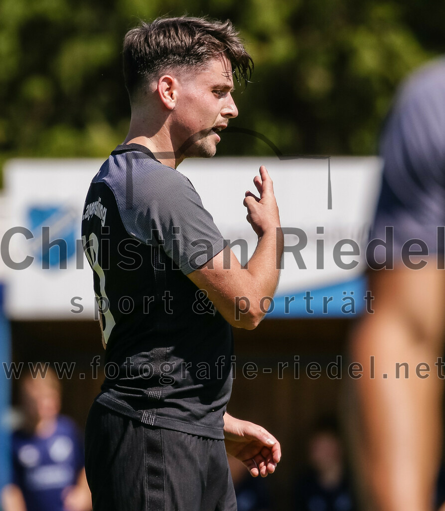 2023-08-12_091_FC_Langengeisling_gegen_ESV_Freilassing | Erding, Deutschland, 12.08.2023:
Fußball, Bezirksliga Oberbayern Ost 2023 / 2024, 4. Spieltag, FC Langengeisling gegen ESV Freilassing, Endergebnis: 2:1

Maximilian Maier (FC Langengeisling, #10)

Foto: Christian Riedel / fotografie-riedel.net
