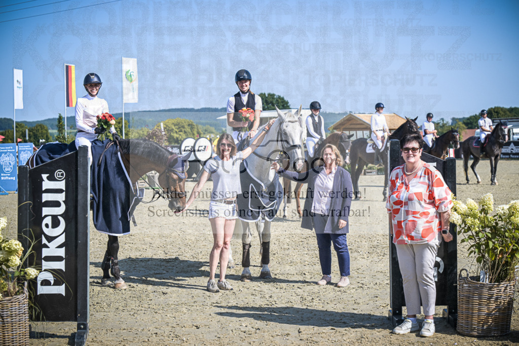 DOS_0083 | Entdecke hochwertige Reitturnierfotos von Foto Oger. Professionell, emotional und authentisch – jetzt Lieblingsmomente im Shop bestellen.Deutschlandweite Turnierfotografie. - Realisiert mit Pictrs.com