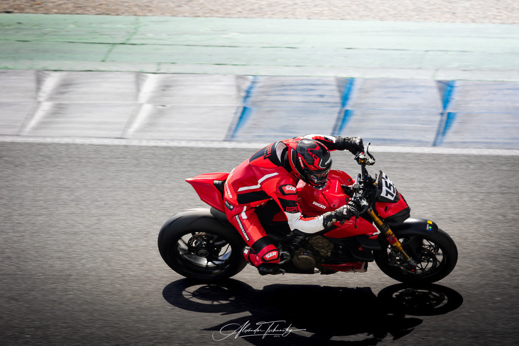 Ducati Trackday Hockenheimring 2026 | Entdecken Sie die faszinierende Welt von Alexander Tschuncky Arts: Kreative Fotografie, atemberaubende Automobilkunst und hochwertiger Bilderdruck. Lassen Sie sich inspirieren! - Realisiert mit Pictrs.com