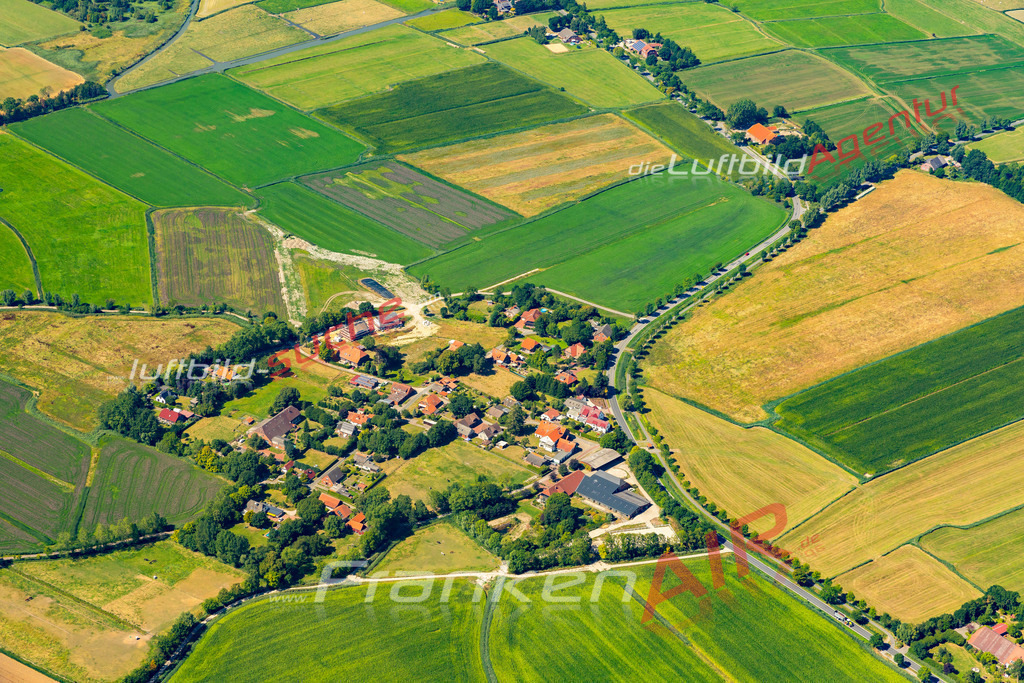 sillens-butjadingen-luftbild-22-1751 | Aktuelles Luftbild von Sillens Butjadingen - Die Luftaufnahme wurde 2022 mittels UL-Flugzeug erstellt ( keine Drohne ) - hochauflösende Kamera-Systeme von  Canon -
Beste Qualität - Für grossformatige Ausdrucke geeignet. Die Geschenkidee !