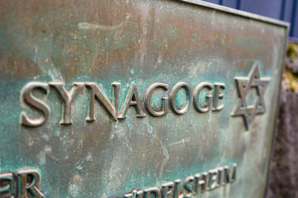 Eiserner Zeuge - Düdelsheim | Die Synagoge in Düdelsheim wurde während der Nationalsozialistischen Diktatur vollständig zerstört - Realisiert mit Pictrs.com