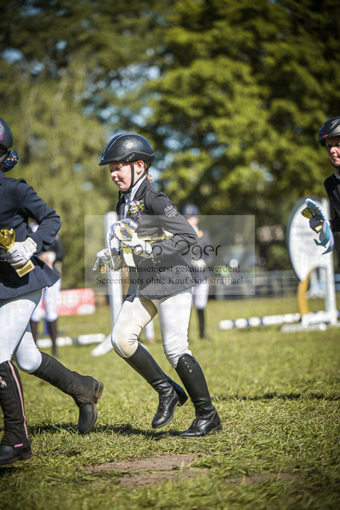 DOS_0438 | Entdecke hochwertige Reitturnierfotos von Foto Oger. Professionell, emotional und authentisch – jetzt Lieblingsmomente im Shop bestellen.Deutschlandweite Turnierfotografie. - Realisiert mit Pictrs.com