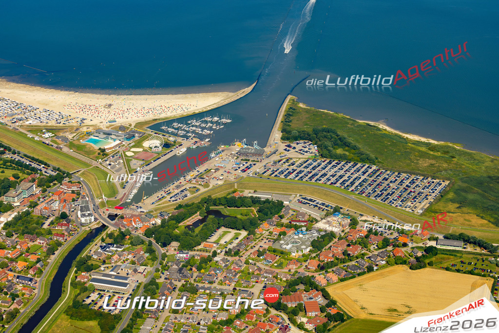 Aktuelles Luftbild von Bensersiel Esens - Die Luftaufnahme wurde 2022 mittels UL-Flugzeug erstellt ( keine Drohne ) - hochauflösende Kamera-Systeme von  Canon -Beste Qualität - Für grossformatige Ausdrucke geeignet. Die Geschenkidee !