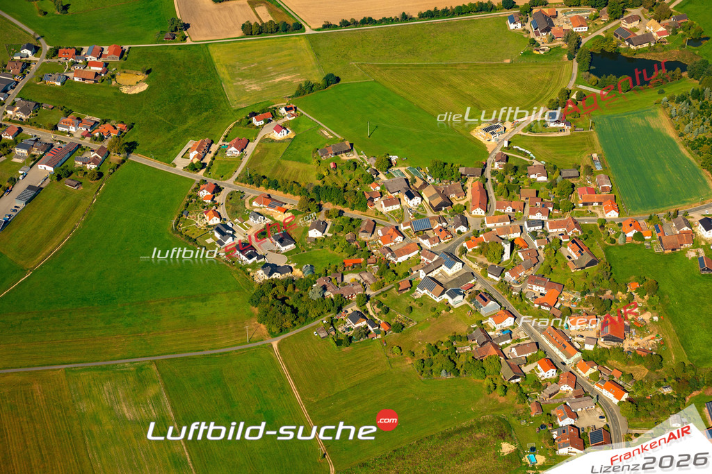 Das Luftbild zeigt : Fronau Roding - Die Luftaufnahme wurde 2023 vom UL-Flugzeug aus erstellt ( keine Drohne ) - Hochauflösende Luftaufnahme - Für grossformatige Ausdrucke geeignet. Die Geschenkidee !Mit Lizenz und Bildrechte bestellbar