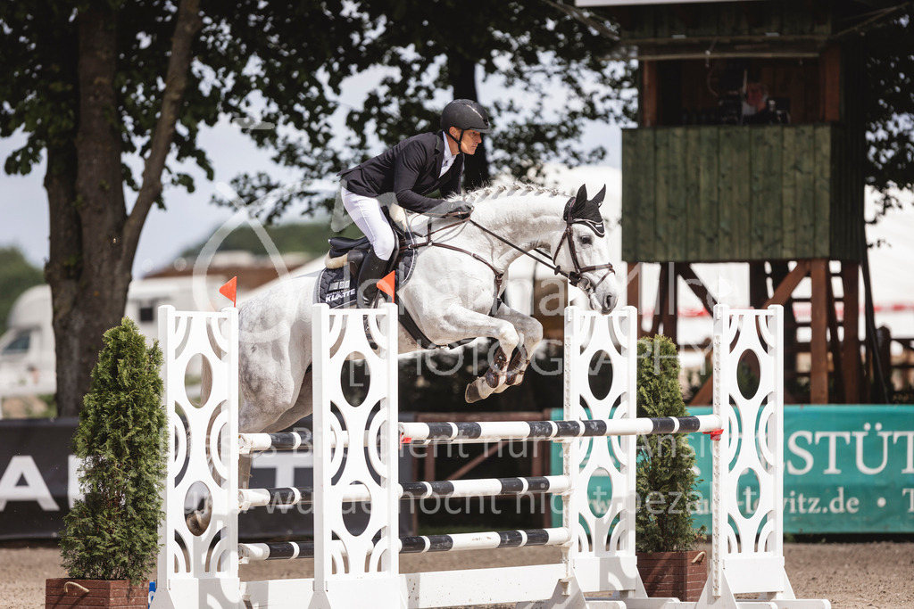 250506_Mühlen_SprPf-L2-428 | Deine schönsten Turniermomente als professionelle Fotos! Entdecke hochwertige Pferdesport-Fotografie im Online-Shop. Jetzt Fotos finden & bestellen!