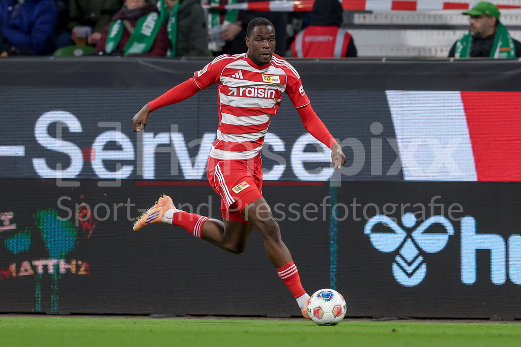 Fussball, Bundesliga, SV Werder Bremen - 1. FC Union Berlin | Ilyas Ansah (1. FC Union Berlin, 10) am Ball, Freisteller, Einzelbild, Ganzkörper, Aktion, Action, Spielszene, DIE DFL-RICHTLINIEN UNTERSAGEN JEGLICHE NUTZUNG VON FOTOS ALS SEQUENZBILDER UND/ODER VIDEOÄHNLICHE FOTOSTRECKEN. DFL REGULATIONS PROHIBIT ANY USE OF PHOTOGRAPHS AS IMAGE SEQUENCES AND/OR QUASI-VIDEO.