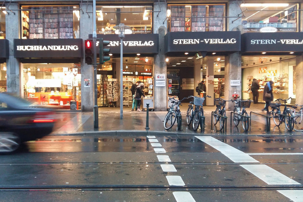 Buchhaus Stern-Verlag | Wall Art mit Düsseldorf-Motiven – Leinwand, Alu-Dibond, Acrylglas, Foto-Poster. Die Stadt und ihre Viertel aus der Sicht eines Flaneurs. Im Shop zum Blog Düssel-Flaneur von Sebastian Brück findest du individuelle Geschenkideen.
 - Realisiert mit Pictrs.com