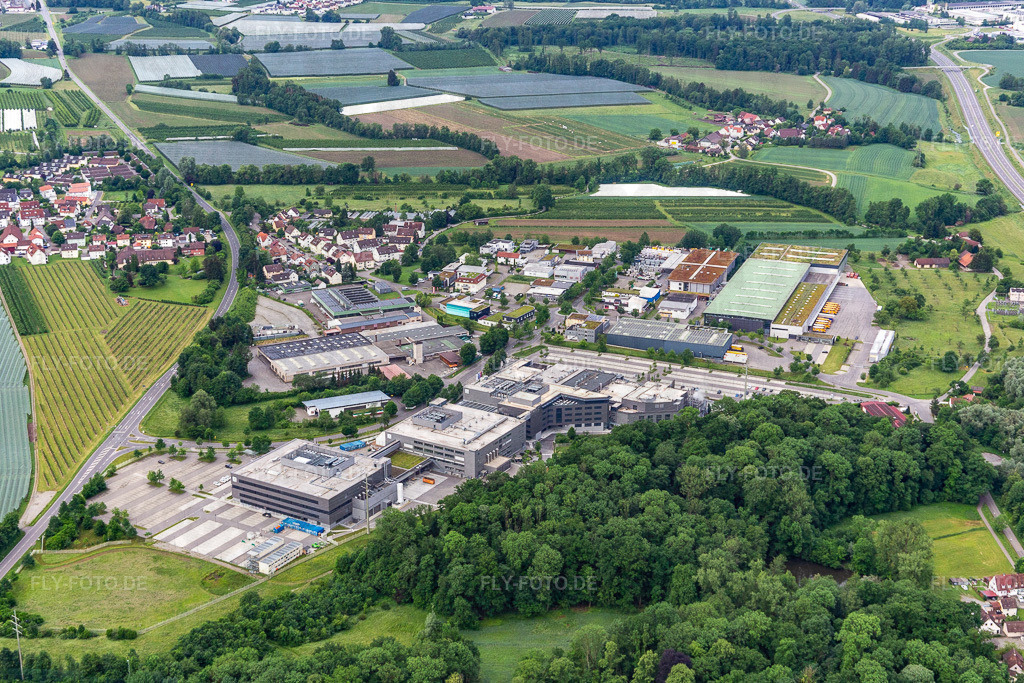 Vetter-Pharma GmbH & Co. KG http://www.vetter-pharma.com/ | Luftbild: Vetter-Pharma GmbH & Co. KG http://www.vetter-pharma.com/ im Ortsteil Torkenweiler in Ravensburg im Bundesland Baden-Württemberg in Deutschland. Foto: IMG_131970.jpg vom 26.05.2022 durch ©2025 Werner Riehm fly-foto.de/copyright - Realisiert mit Pictrs.com