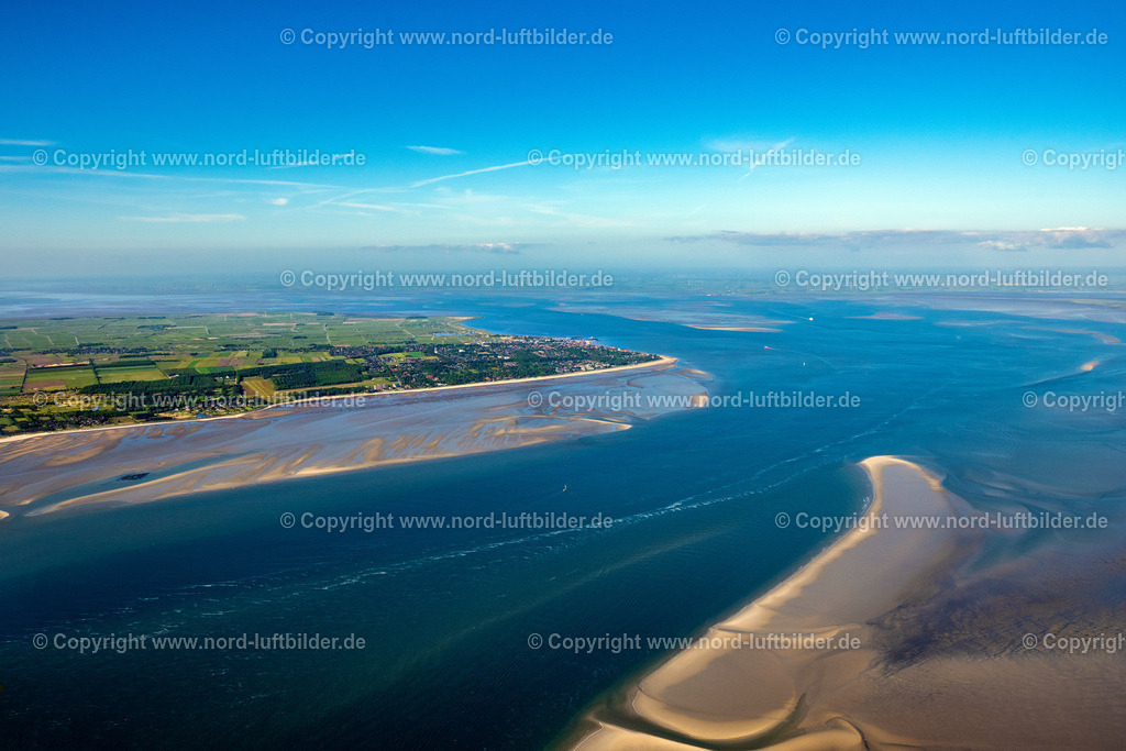 Föhr_Wyk_ELS_0812300523 | WYK AUF FöHR 30.05.2023 Ortsansicht von Wyk mit Wohnhäusern an der Nordseeküste auf Föhr im Bundesland Schleswig-Holstein. Weiterführende Informationen bei: Föhr Tourismus GmbH. // Townscape Wyk with houses on the seacoast of North Sea on Foehr island in the state Schleswig-Holstein. Further information at: Foehr Tourismus GmbH. Foto: Martin Elsen
