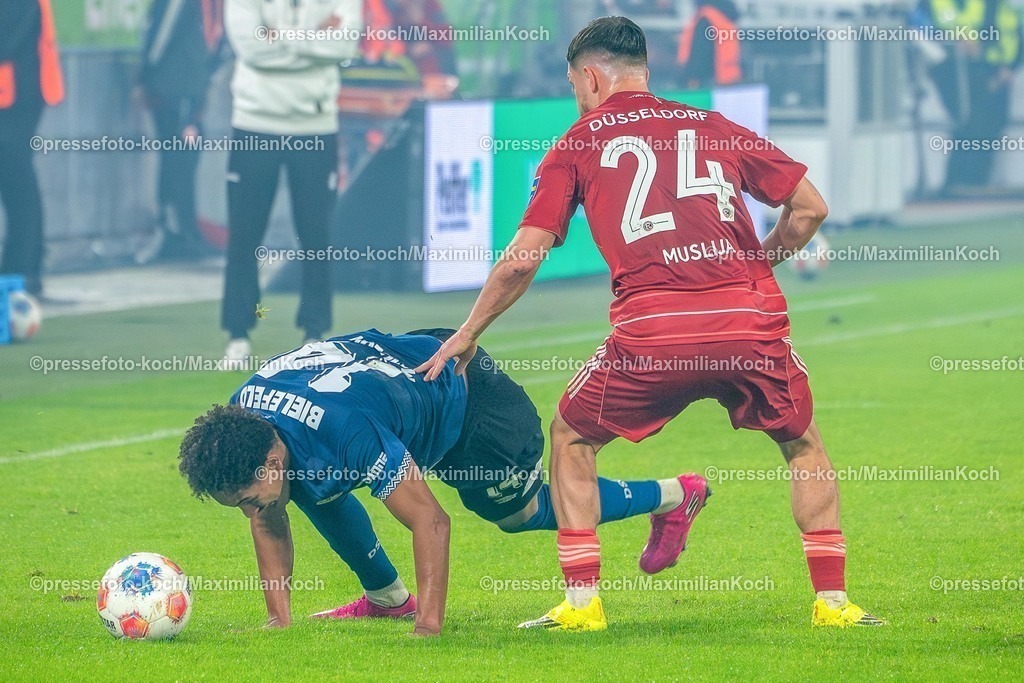 xKKUx16012601009 | 16.01.2026, xkkux, Fußball, Fortuna Düsseldorf - Arminia Bielefeld, 2. Fußball Bundesliga, Merkur Spiel-Arena, Saison 2025 2026: Monju Momuluh (Arminia Bielefeld #14) im Zweikampf gegen  Florent Muslija (Fortuna Düsseldorf #24)  DFB regulations prohibit any use of photographs as image sequences and or quasi-video.
