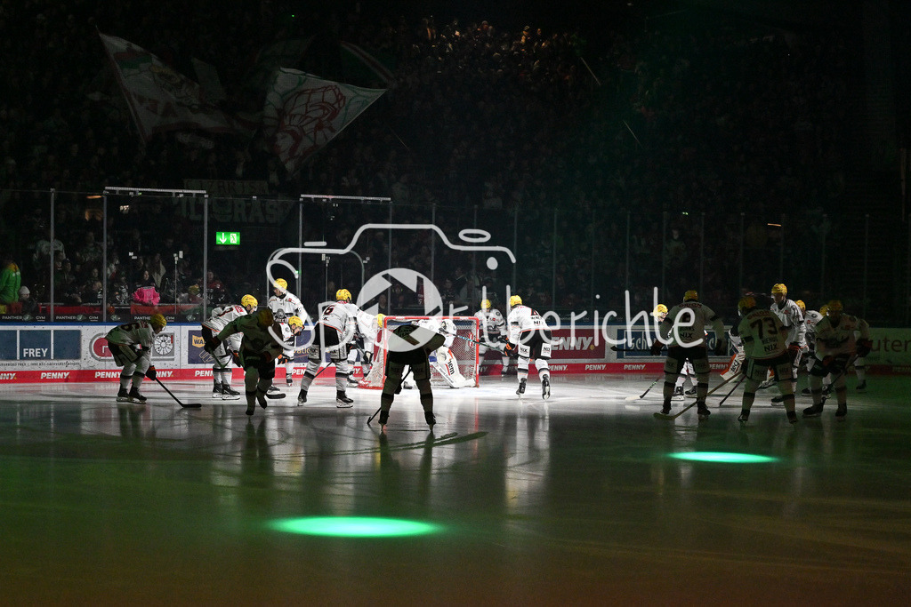 Augsburger Panther - Löwen Frankfurt  | DAS Team der Gaeste motviert sich nochmal vor der Partie / DEL: Augsburger Panther - Loewen Frankfurt, Curt Frenzel Stadion am 12.01.2025