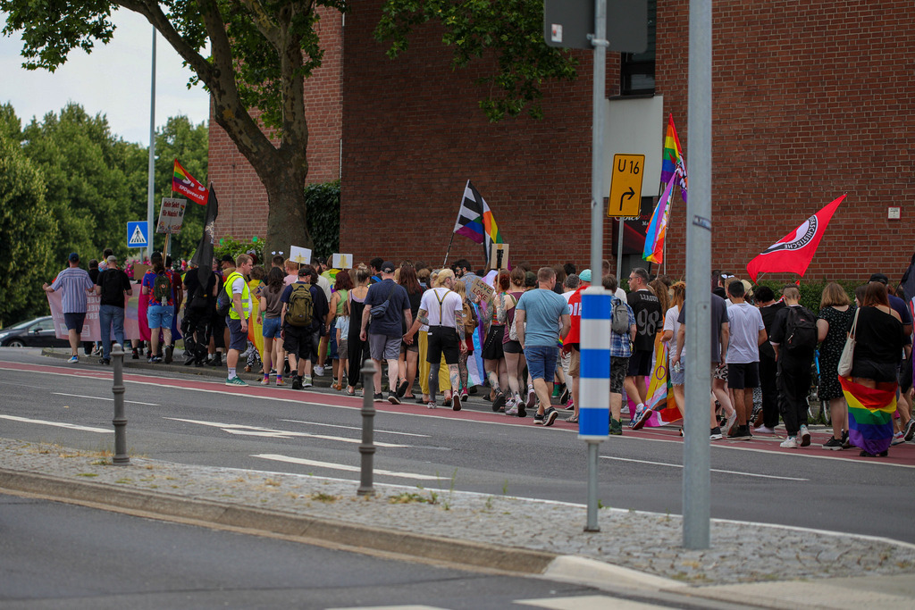 CSD_Moers_190725_169 | Bildergalerie von Sport-Ereignissen aber auch von weiteren spannenden Dingen - nicht nur vom Niederrhein. In Anlehnung an den bekannten Spruch von Hanns Dieter Hüsch heißt das Motto: "Niederrhein ist überall".  - Realisiert mit Pictrs.com