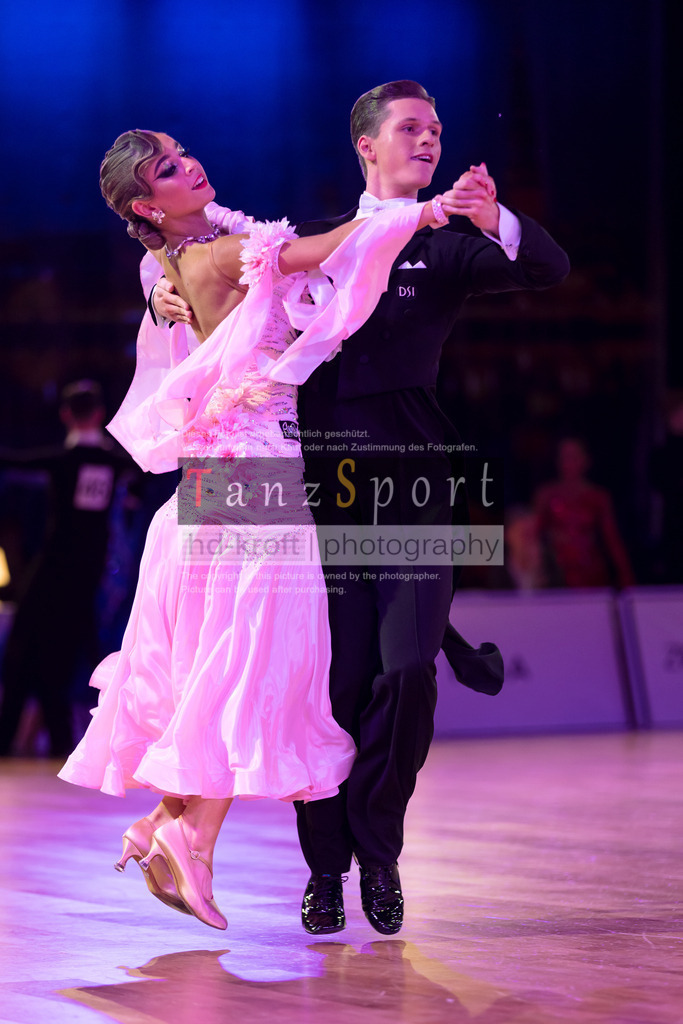 20241215_WDSF_Open_Youth_Std-Riga-8619 | Tanzsportbilder, Standardtanz, Lateintanz, WDSF, DTV, LTVB, dancecomp, goc, hessen tanzt, blaues band der spree, walzer, tango, wiener walzer, slowfox, quickstepp, samba, rumba, cha-cha-cha, paso doble. jive, hd-kroft photography, turniertanzsport